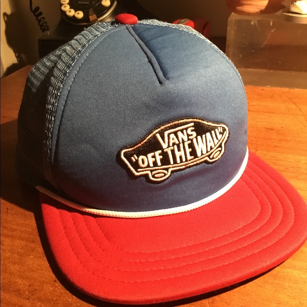 Vans “Off The Wall” Trucker Hat